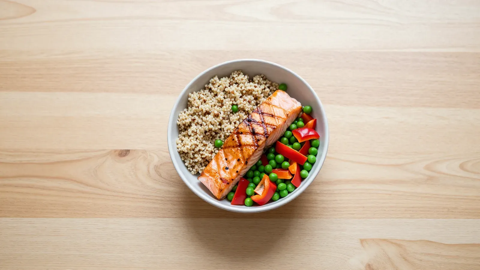 Salada Morna de Salmão com Quinoa